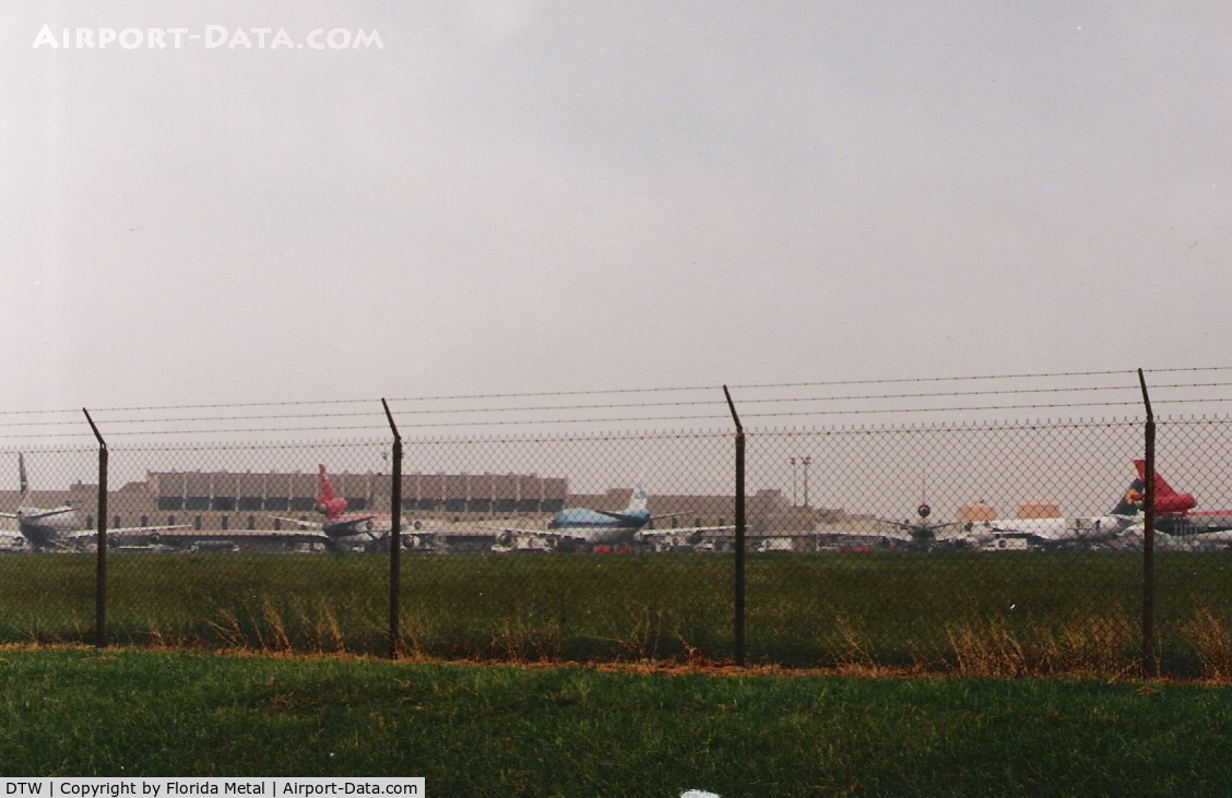 Detroit Metropolitan Wayne County Airport (DTW) - Berry Terminal in the 1990s
