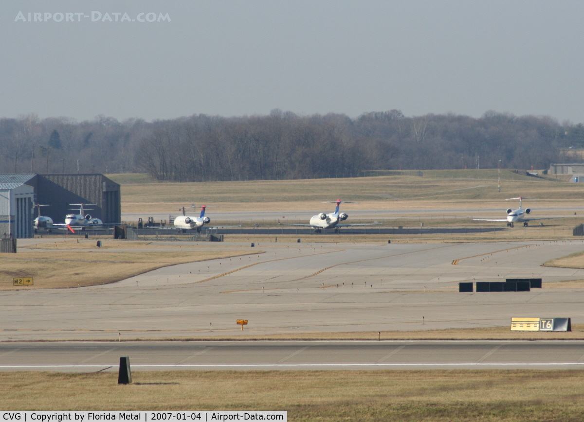 Cincinnati/northern Kentucky International Airport (CVG) - Comair jets