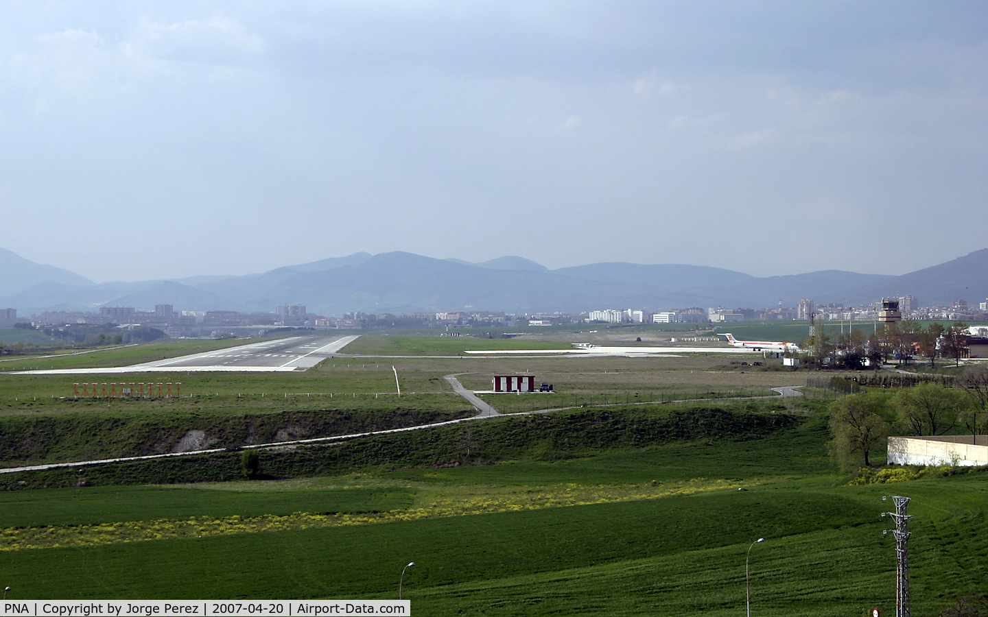 Ralph Wenz Field Airport (PNA) - The airport of Pamplona - Noain (PNA / LEPP)