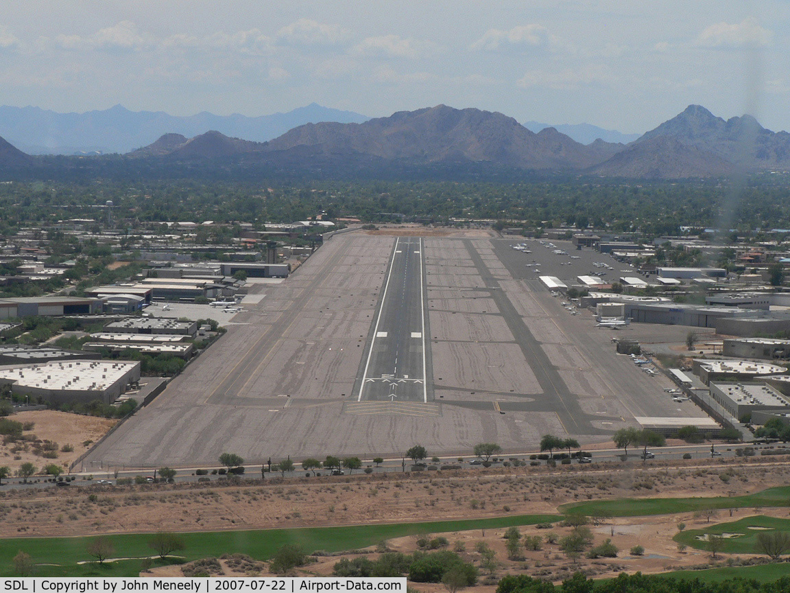 Scottsdale Airport (SDL) - On final for runway 21