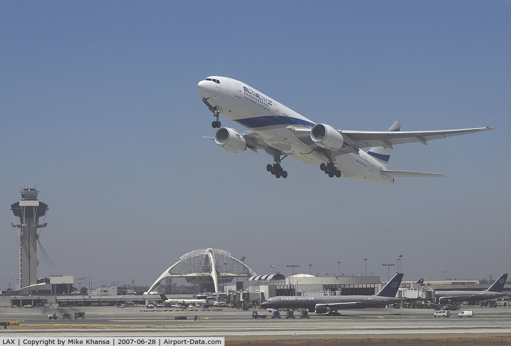Los Angeles International Airport (LAX) - El AL B777-258 Blasting off at LAX, California.
