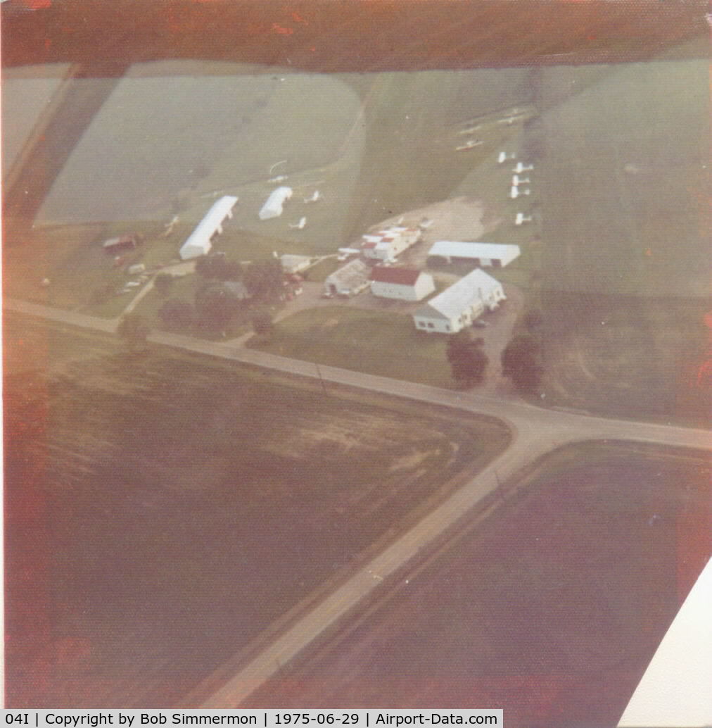 Columbus Southwest Airport (04I) - The buildings are about the same today.