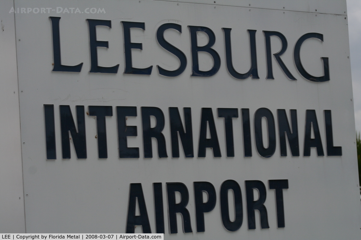 Leesburg International Airport (LEE) - Leesburgh is now an International airport