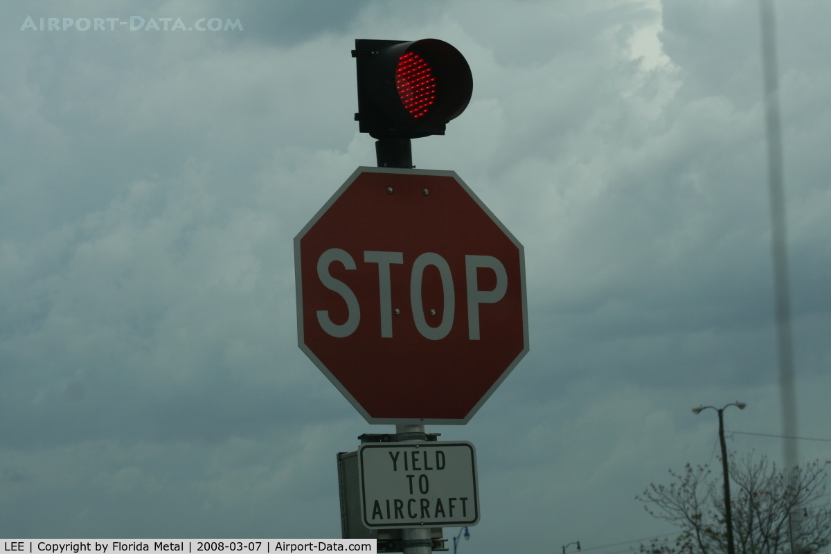 Leesburg International Airport (LEE) - Stop for aircraft