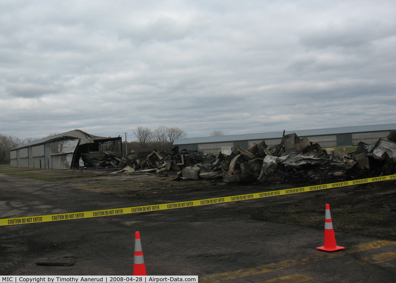 Crystal Airport (MIC) - Fire destroys a hangar on the north side of the airport on 27-Apr-2008