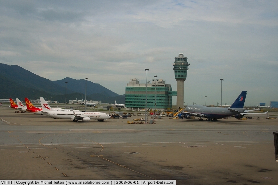 Hong Kong International Airport, Hong Kong Hong Kong (VHHH) - Control tower, 737 from Hong Kong Express and a 747 from United