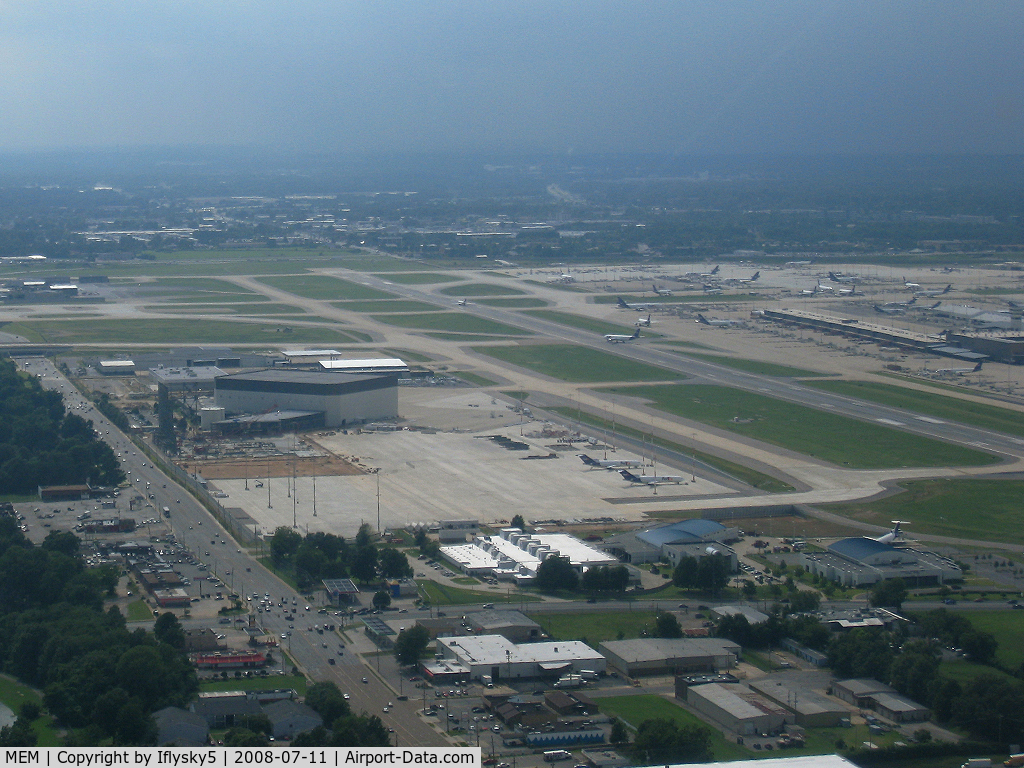 Memphis International Airport (MEM) - Just off 27 at KMEM about 900 agl
