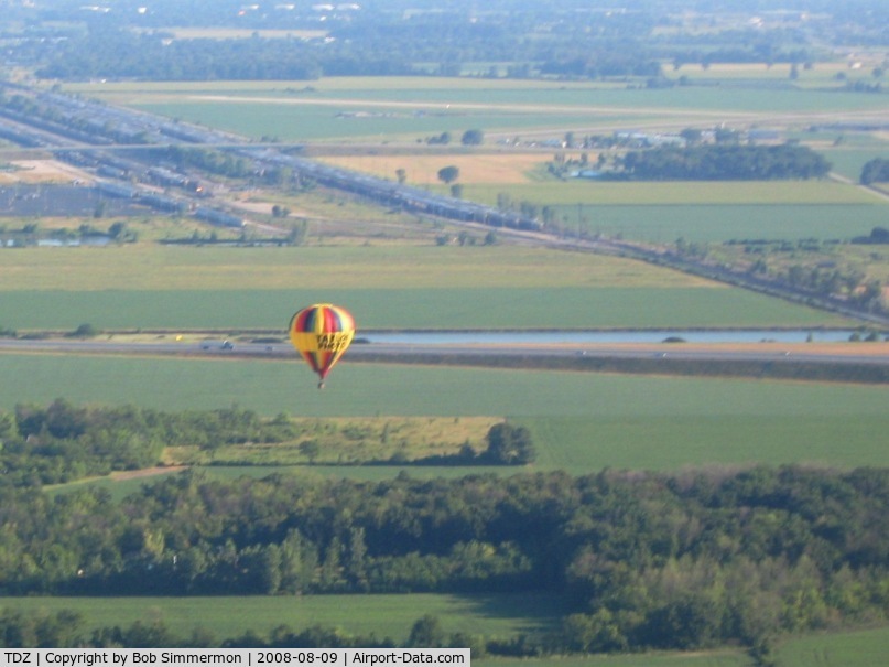 Toledo  Executive Airport (TDZ) - Approaching Metcalf from the south with a hot air ballon below.