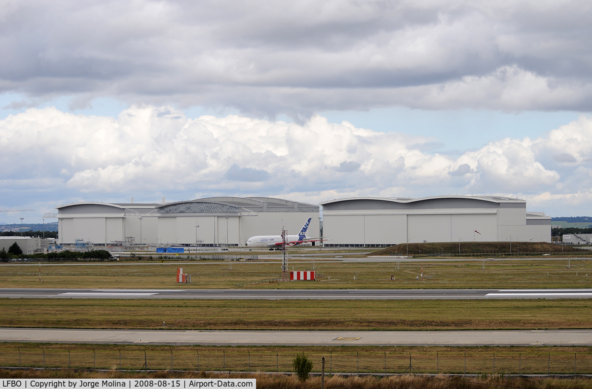 Toulouse Airport, Blagnac Airport France (LFBO) - ILS antenna, behind A380 sector.