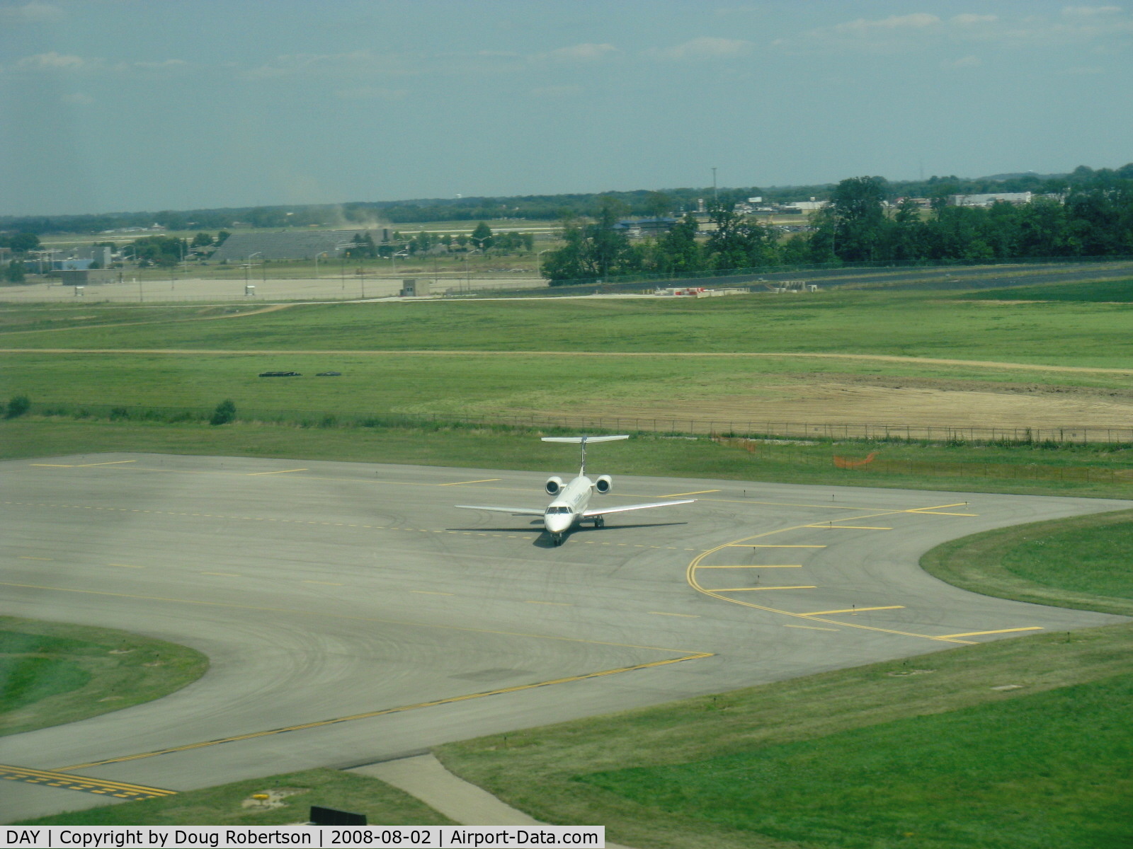 James M Cox Dayton International Airport (DAY) - On Final for Rwy 24R, from N2111Q Beech BONANZA 36