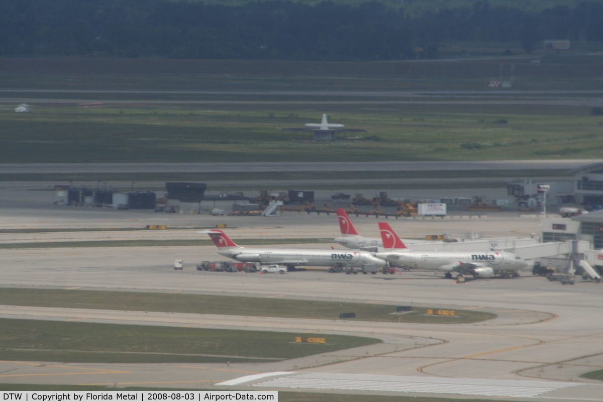 Detroit Metropolitan Wayne County Airport (DTW) - McNamara Terminal seen from landing on 03R at DTW