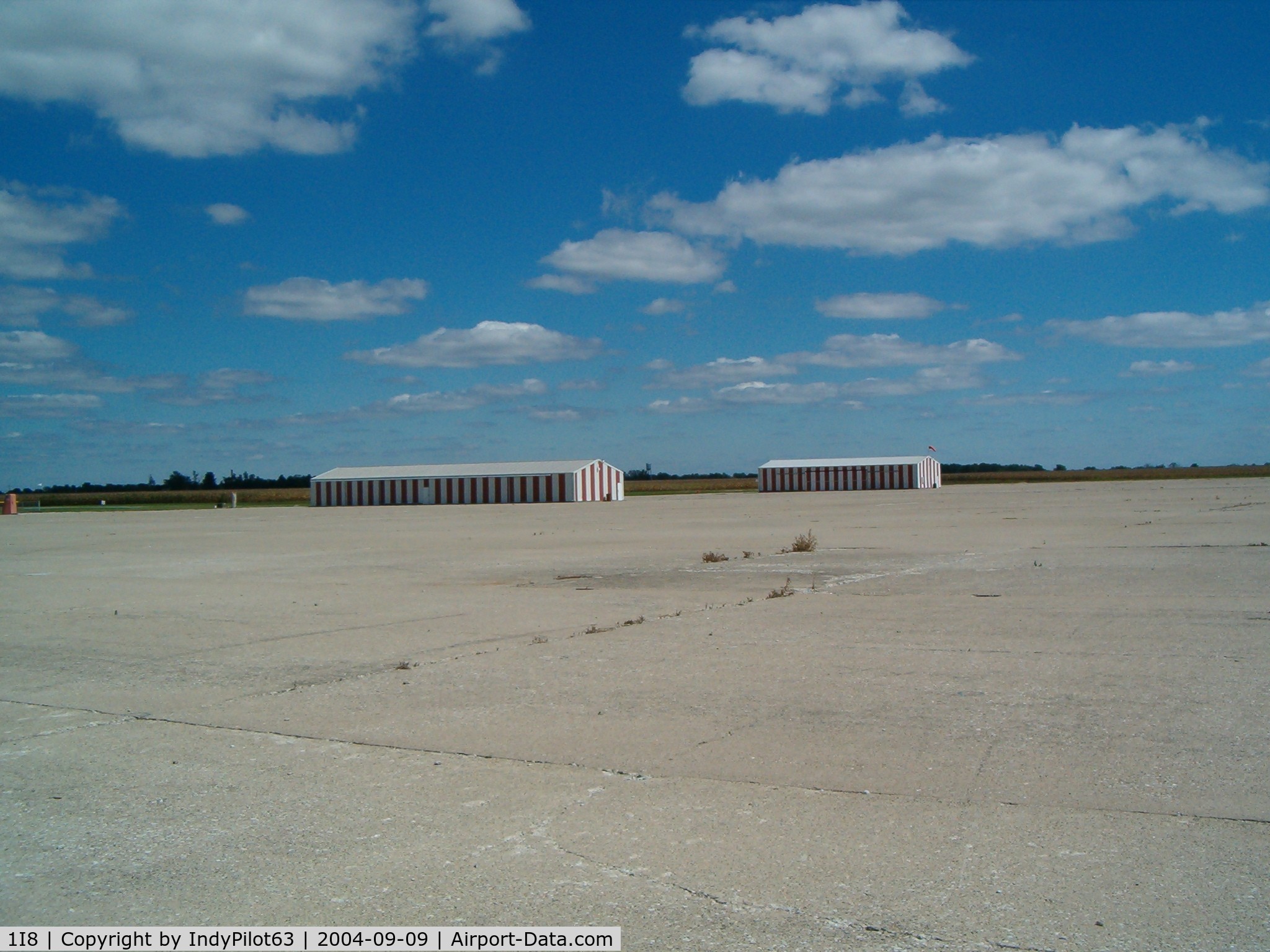Converse Airport (1I8) - hangars