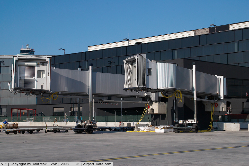 Vienna International Airport, Vienna Austria (VIE) - First Bridges for the Skylink