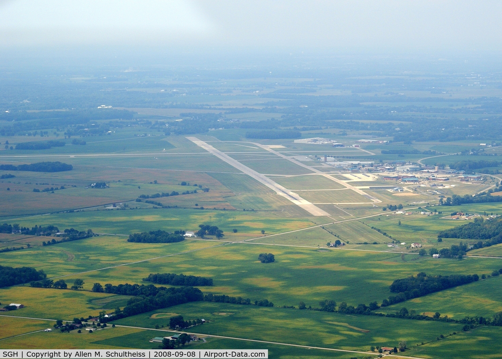Springfield-beckley Municipal Airport (SGH) - Looking West