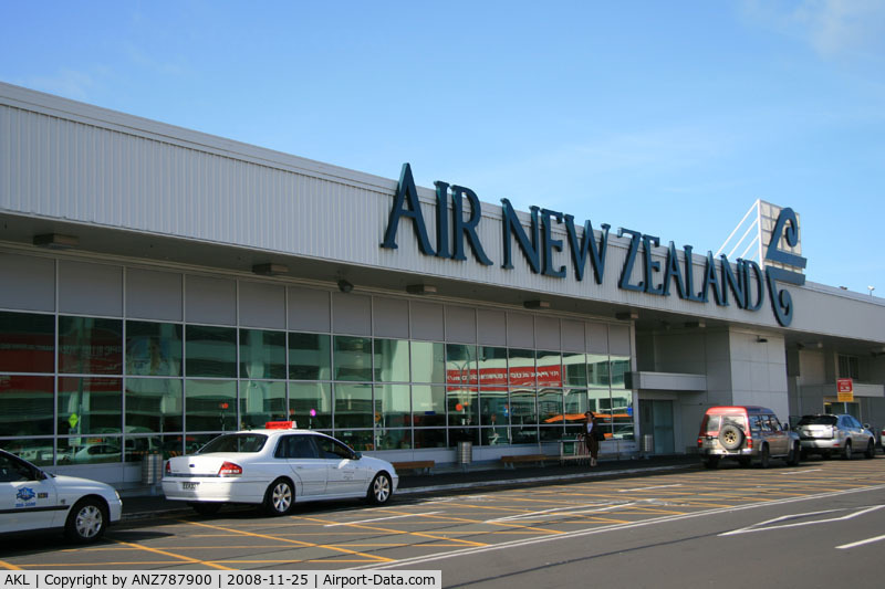 Auckland International Airport, Auckland New Zealand (AKL) - Air NZ Domestic Forecourt