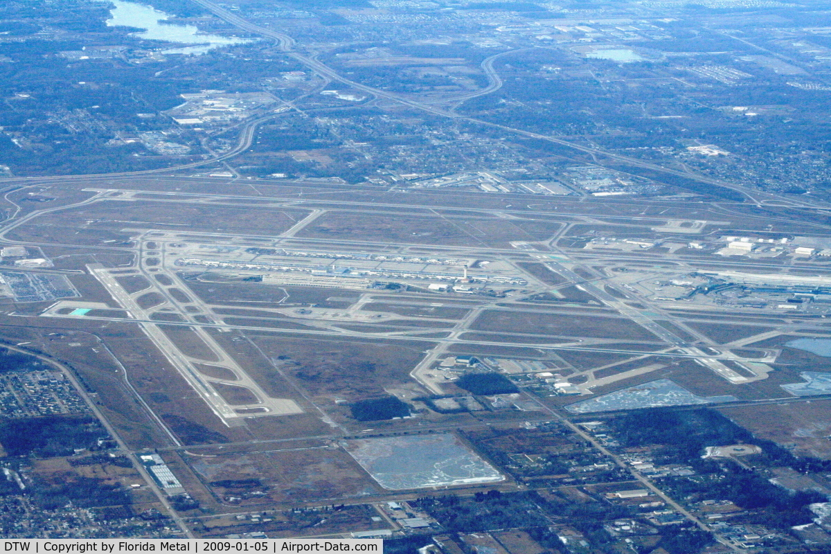 Detroit Metropolitan Wayne County Airport (DTW) - Downwind final to DTW, showing off its 6 runways