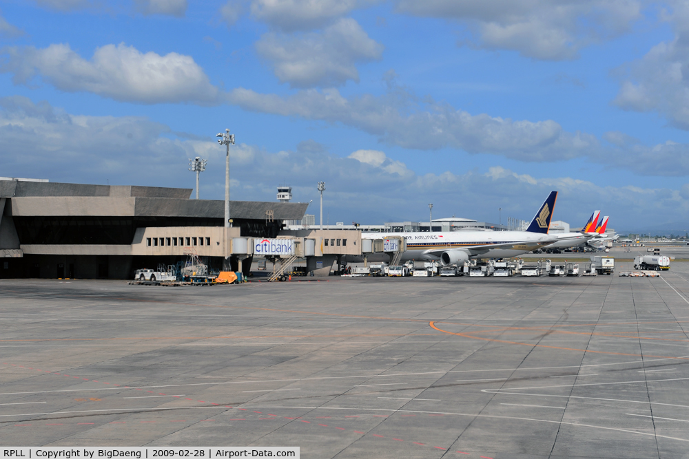 Ninoy Aquino International Airport, Manila Philippines (RPLL) - Flight line from passenger cabin of THAI TG621.