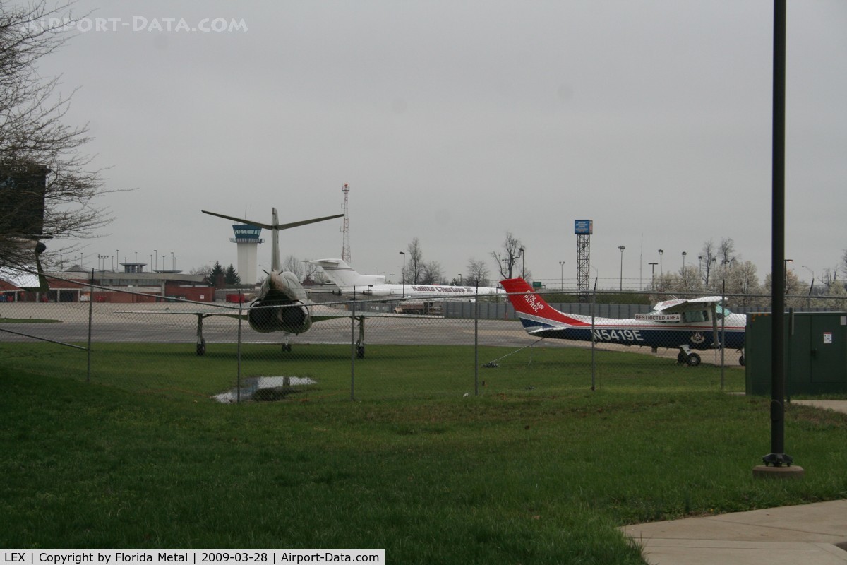 Blue Grass Airport (LEX) - Lexington Airport