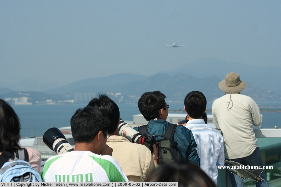 Hong Kong International Airport, Hong Kong Hong Kong (VHHH) - Spotters on the skydeck