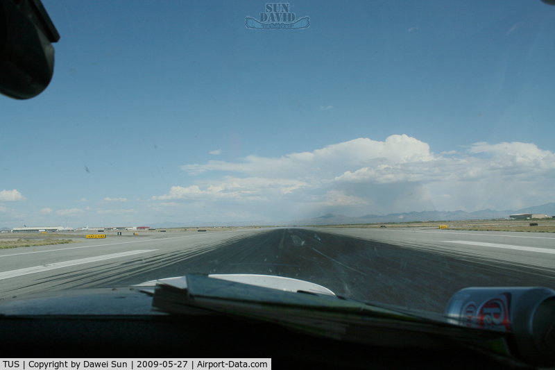 Tucson International Airport (TUS) - take off @ TUS RWY 11L