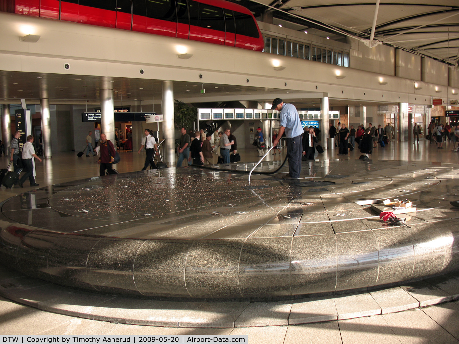 Detroit Metropolitan Wayne County Airport (DTW) - Cleaning up the coins on the fountain in the McNamara terminal