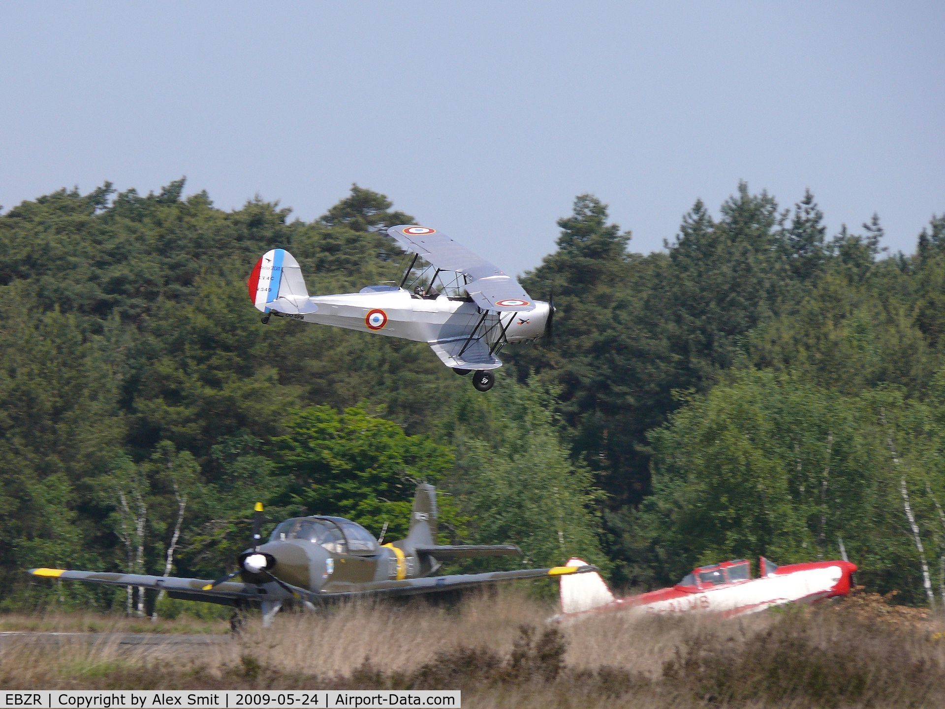 Oostmalle AB Airport, Zoersel Belgium (EBZR) - Chipmeet 2009 under attack by a Stampe
