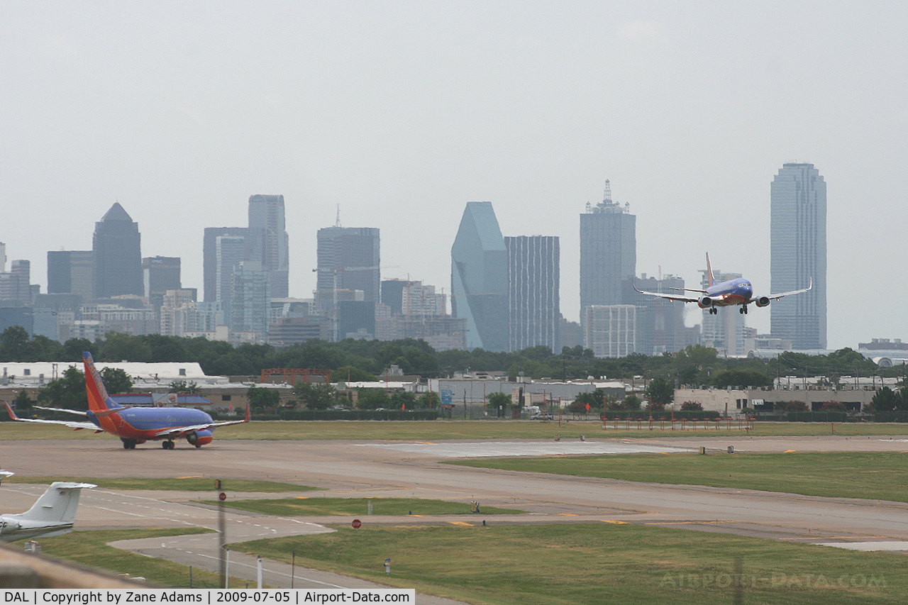 Dallas Love Field Airport (DAL) - Approach end of runway 31 Left @ Love Field