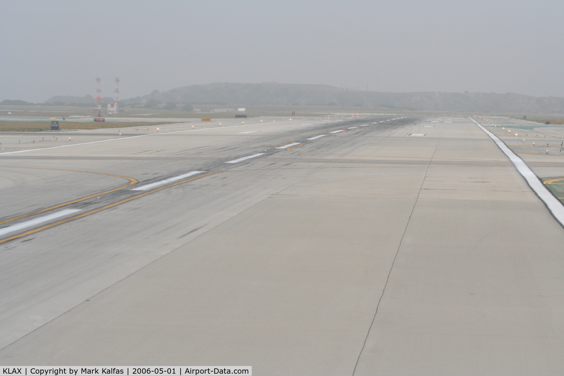 Los Angeles International Airport (LAX) - Looking down 25R KLAX