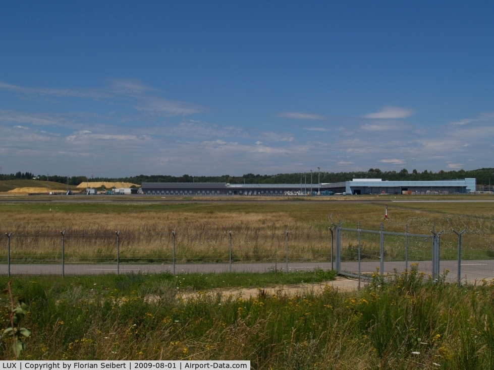 Laurens County Airport (LUX) - emptied Cargo apron