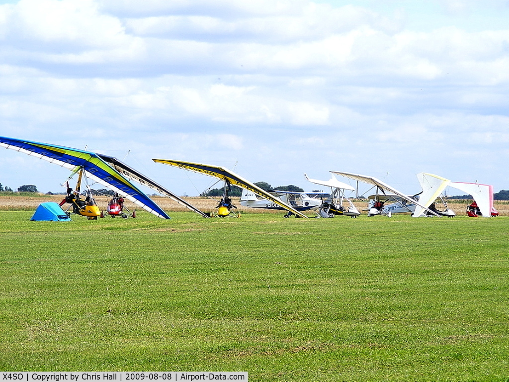 X4SO Airport - Visitors at the Ince Blundell flyin