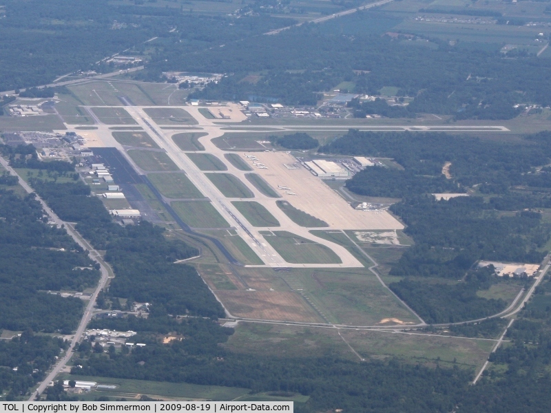 Toledo Express Airport (TOL) - Looking east from 5500'