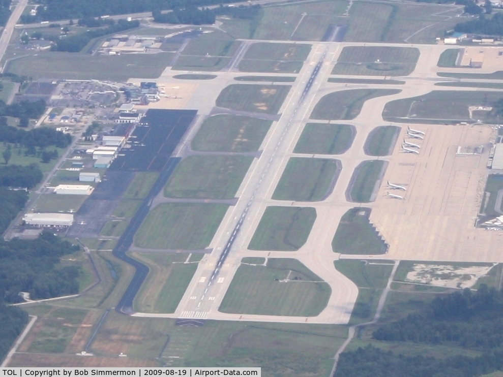 Toledo Express Airport (TOL) - Looking NE from 5500'