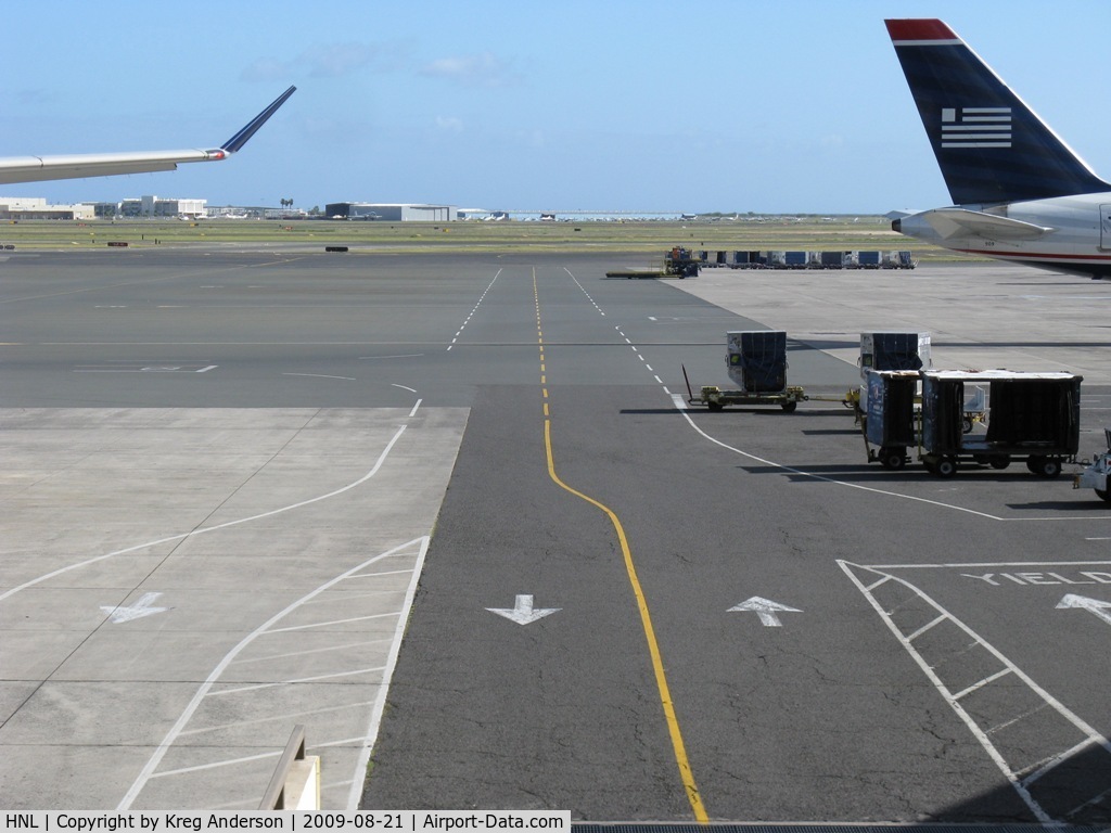 Honolulu International Airport (HNL) - A road for airport vehicles at HNL