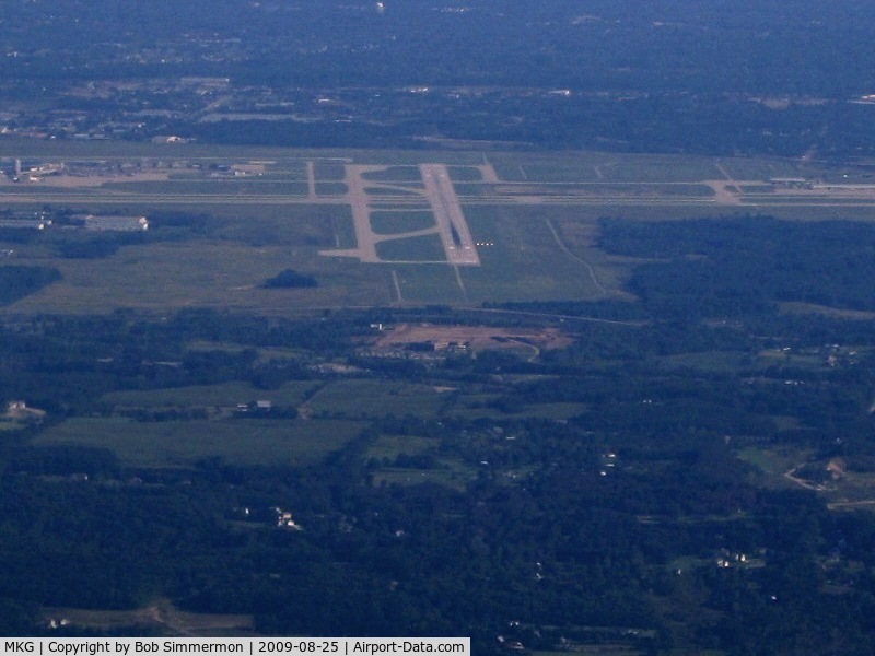 Muskegon County Airport (MKG) - Looking down RWY 32