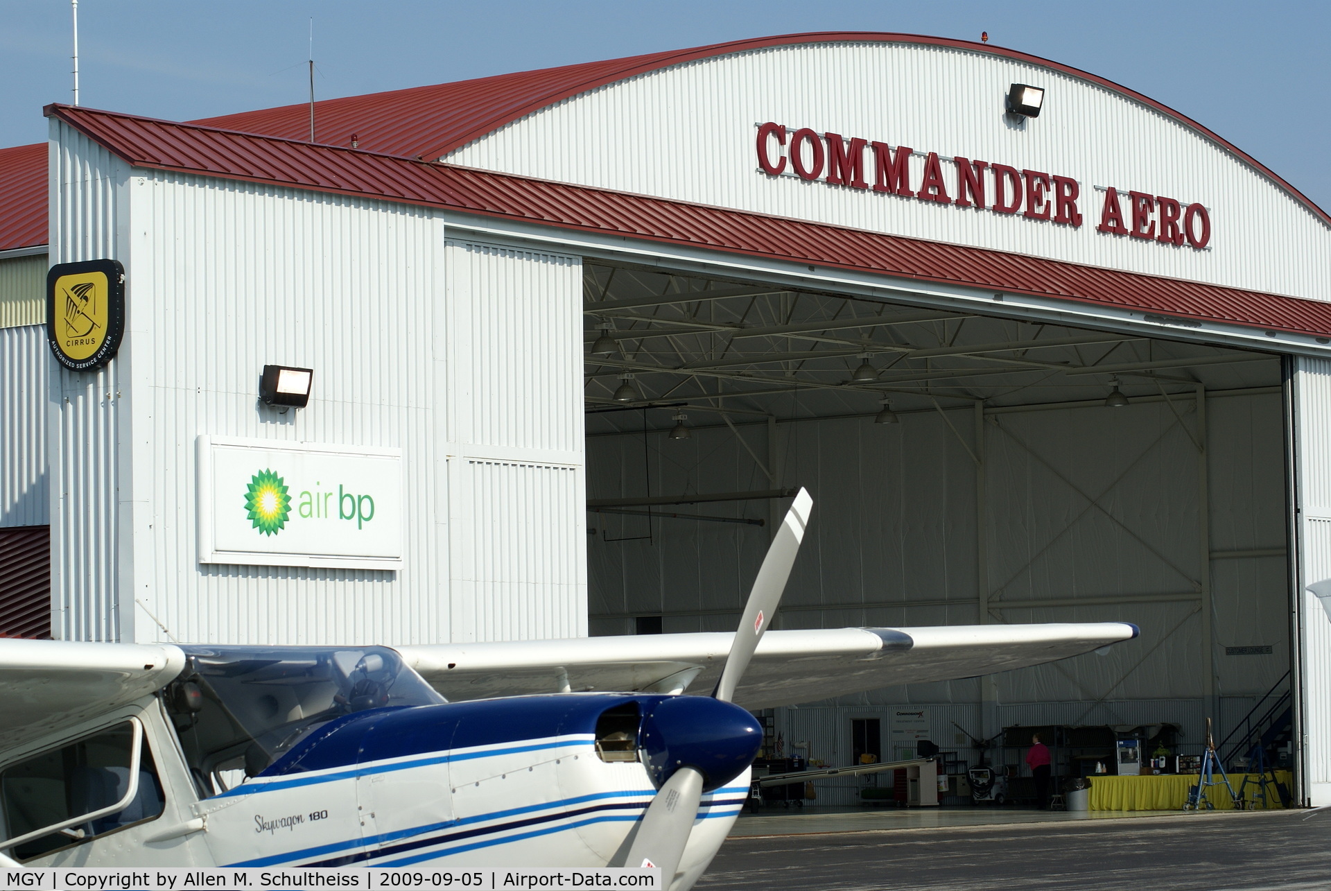 Dayton-wright Brothers Airport (MGY) - Commander-Aero
