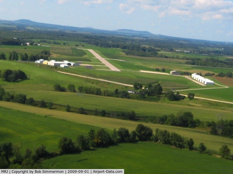 Iowa County Airport (MRJ) - Base for RWY 22