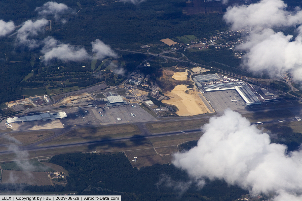 Luxembourg International Airport, Luxembourg Luxembourg (ELLX) - nice view of Luxembourg airport from 18000 ft. while descending for destination EDRZ/ZQW