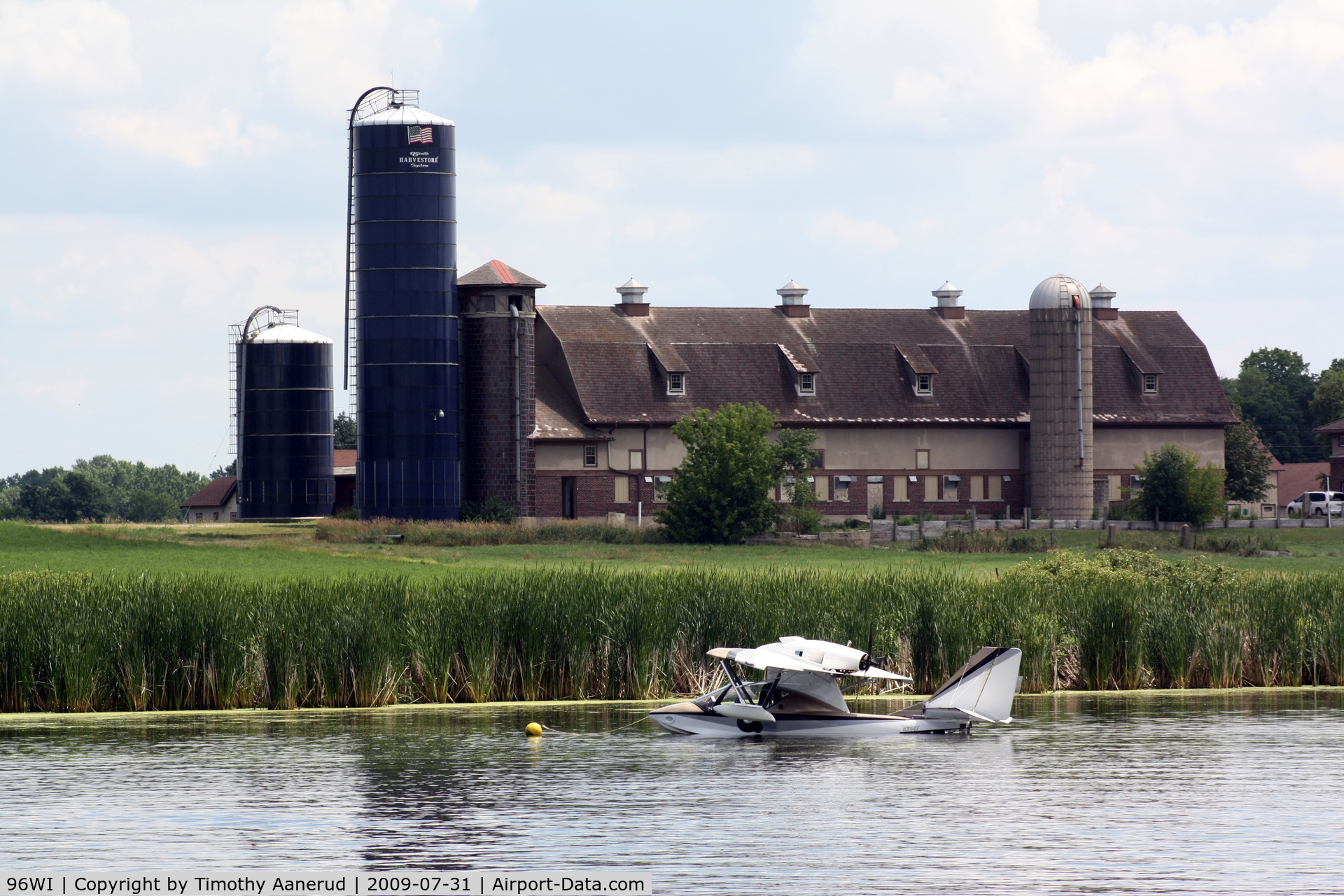 Vette/blust Seaplane Base (96WI) - N25GT moored at Vetts