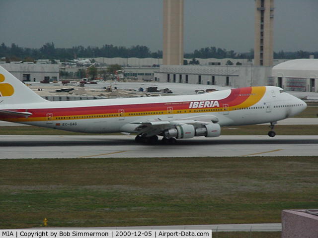 Miami International Airport (MIA) - 747 Landing on RWY 9.
