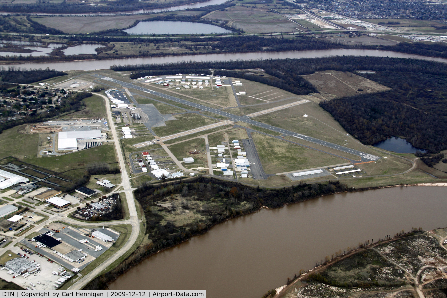 Shreveport Downtown Airport (DTN) - Looking North