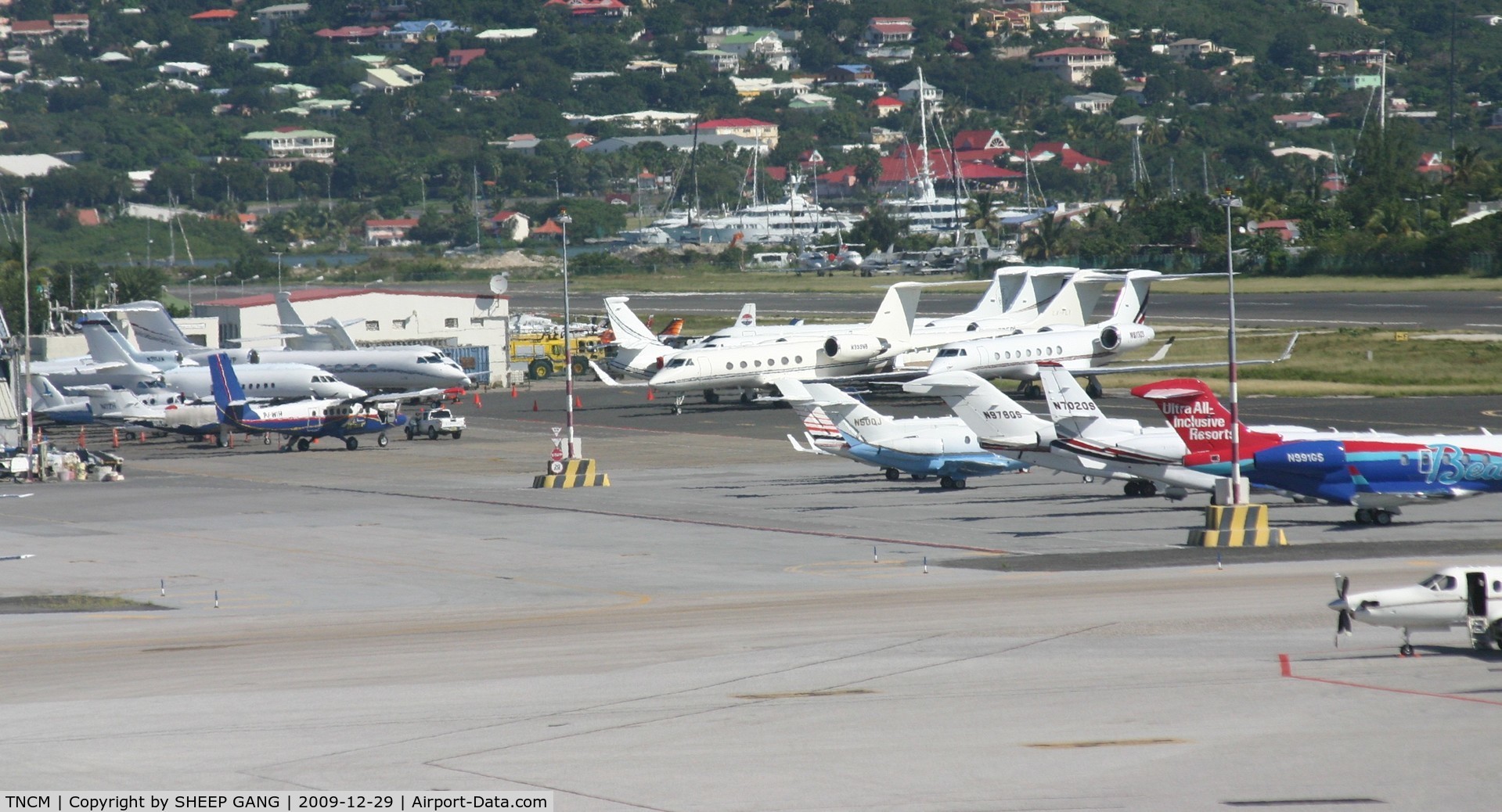 Princess Juliana International Airport, Philipsburg, Sint Maarten Netherlands Antilles (TNCM) - looking east