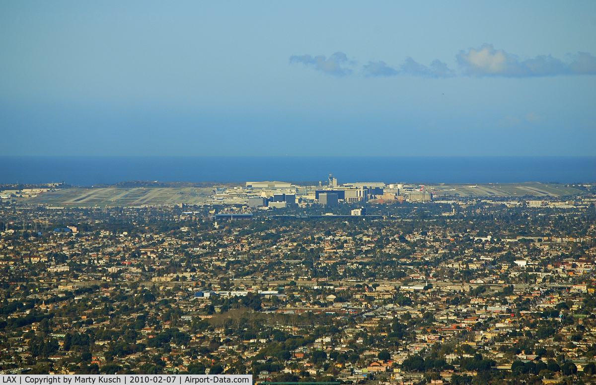 Los Angeles International Airport (LAX) - Low altitude looking West
