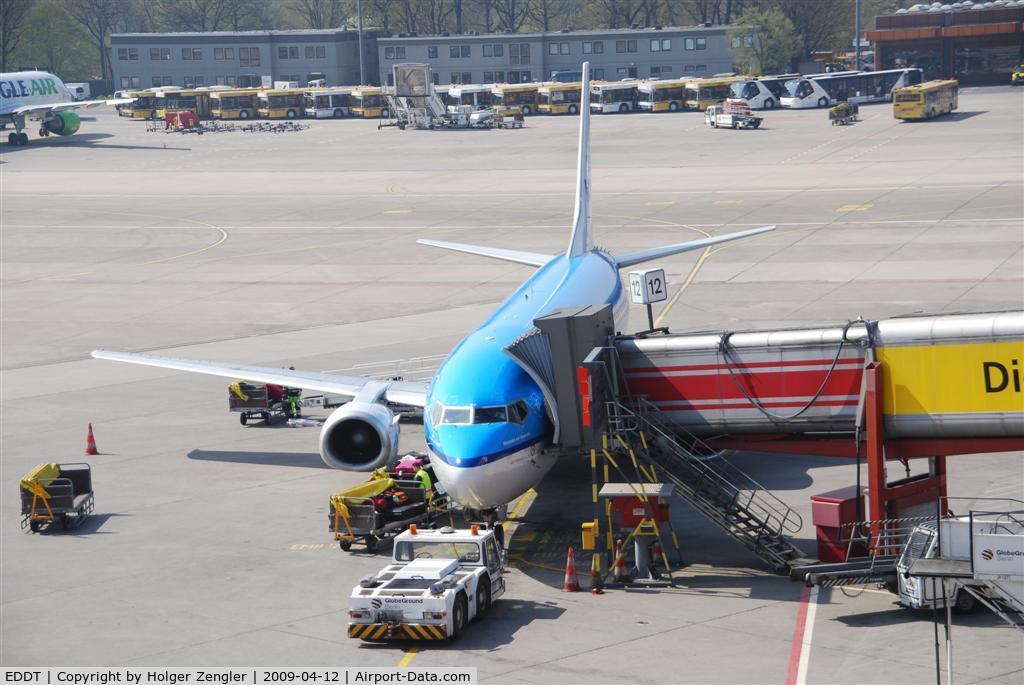 Tegel International Airport (closing in 2011), Berlin Germany (EDDT) - Loading of a flying Dutchman