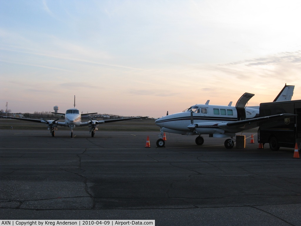 Chandler Field Airport (AXN) - Friday night UPS (opb. Bemidji Aviation Services) operations.