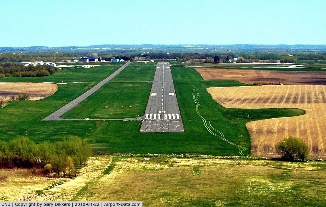 Dodge County Airport (UNU) - Short final, runway 08