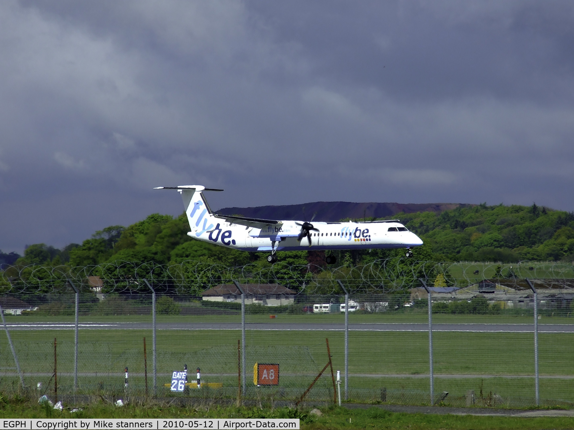 Edinburgh Airport, Edinburgh, Scotland United Kingdom (EGPH) - Dash 8Q-402 G-ECOC Landing on runway 06