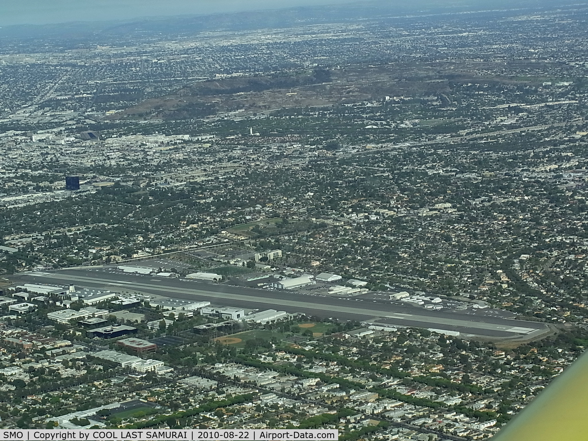 Santa Monica Municipal Airport (SMO) - a view from right downwind Rwy21
