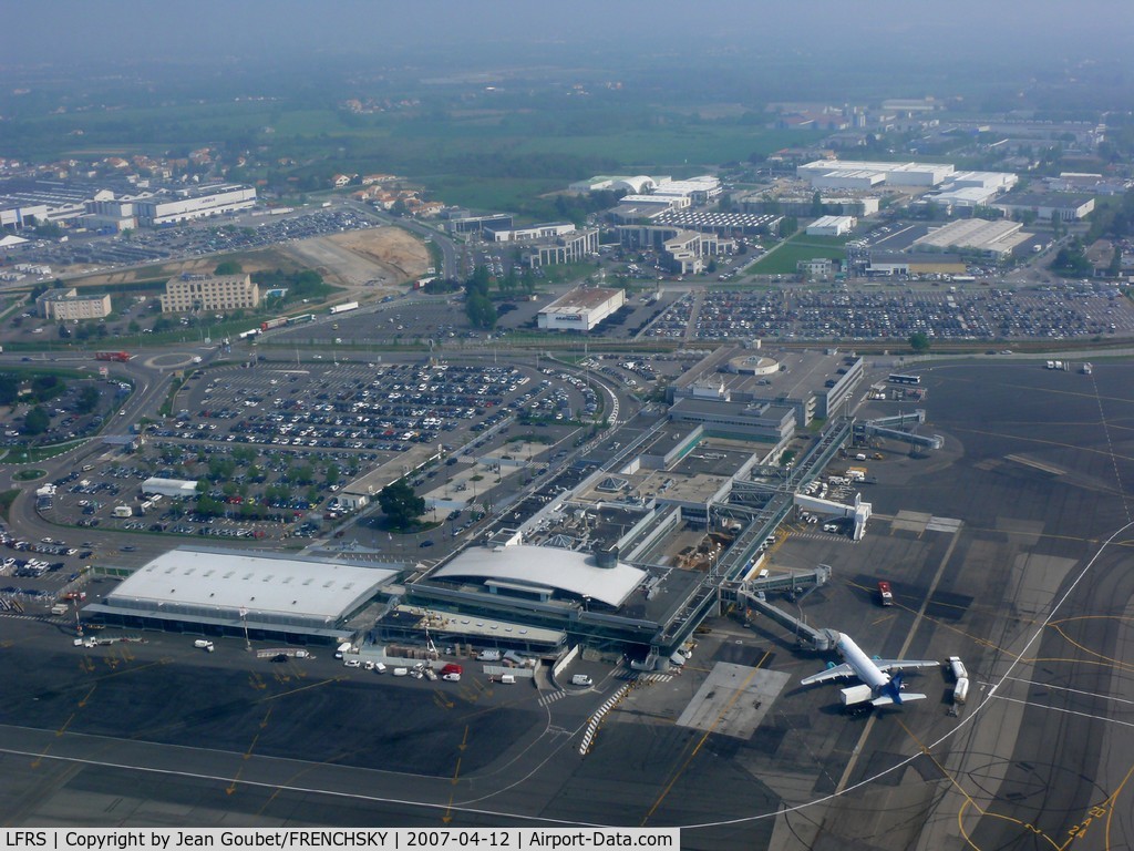 Nantes Atlantique Airport (formerly Aéroport Château Bougon), Nantes France (LFRS) - vue sur l'aéroport