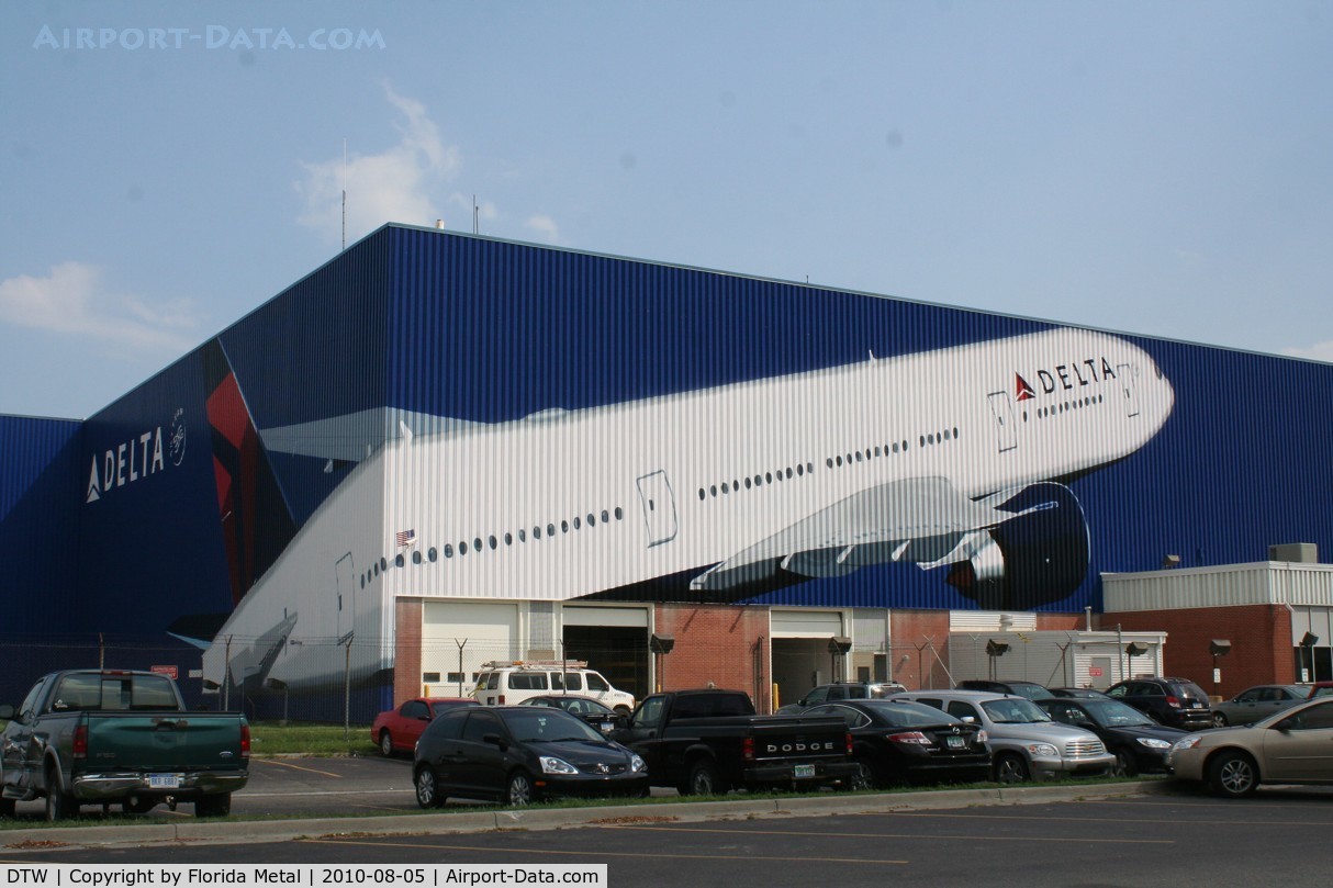 Detroit Metropolitan Wayne County Airport (DTW) - The Northwest 747 is gone and now there is a Delta 777 painted here