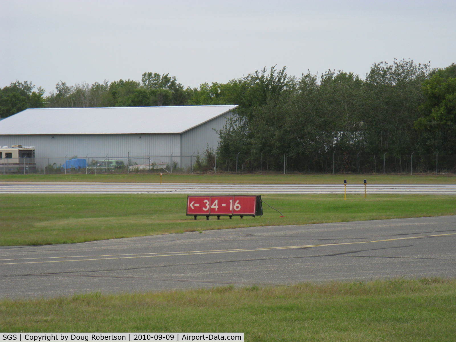 South St Paul Muni-richard E Fleming Fld Airport (SGS) - Single runway 16-34 RWY Marker